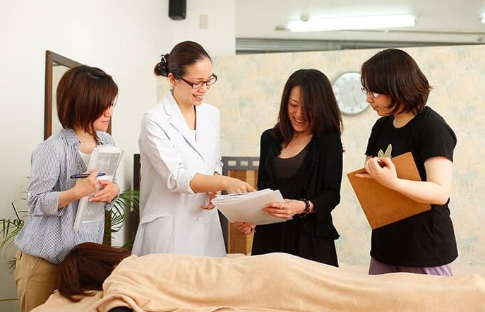 実技がメイン 現場で必要なものだけ学べます